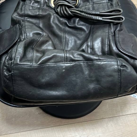 Michael Kors Black and Gold Leather Bag Zip Close Inside Outside Pockets - Picture 9 of 13